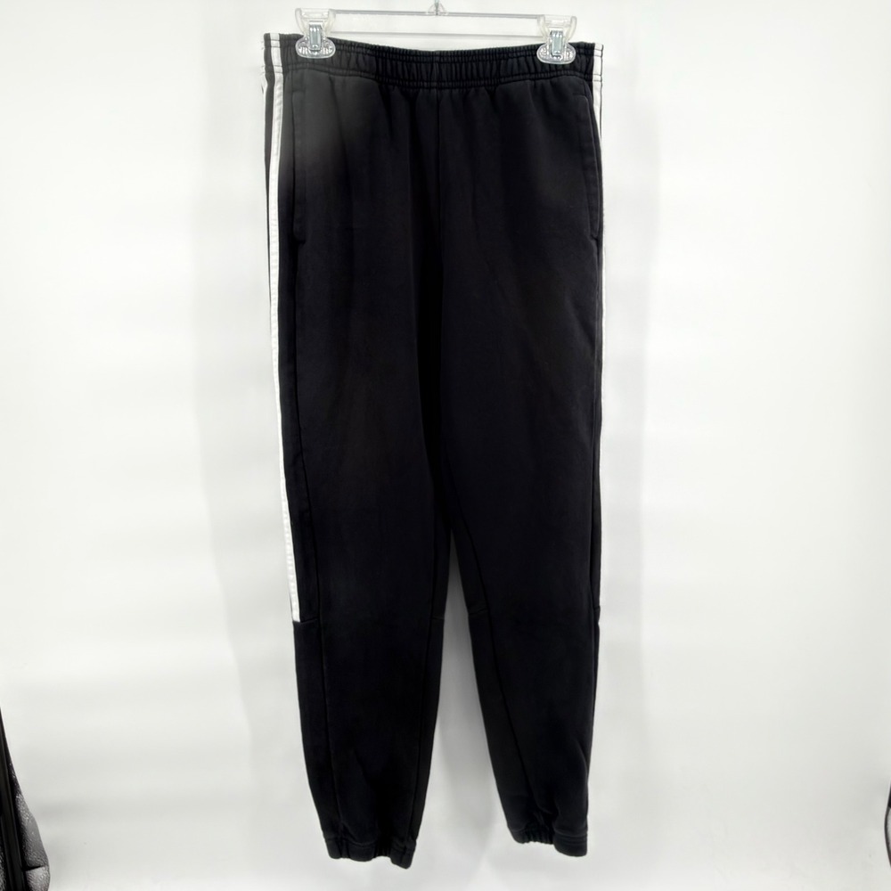 Adidas Men M Black Fleece Joggers Tapered Sweatpants 3 Stripe Spell Out GT9435